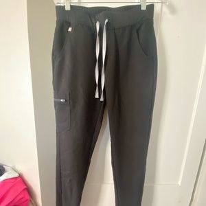 Small Figs black jogger scrub pant, barely used